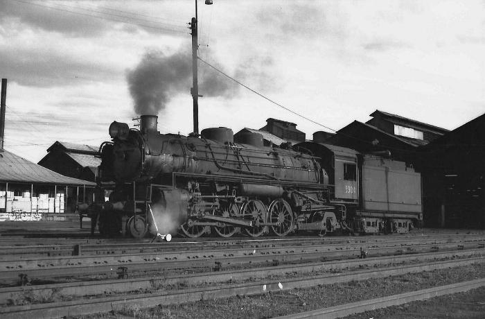 Baldwin 5904 on stand by at Bathurst